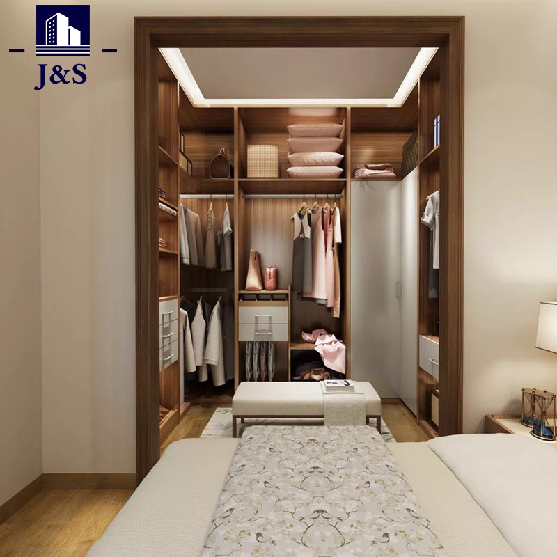 Ing walk-in closet, apa sampeyan pengin nginstal lawang?