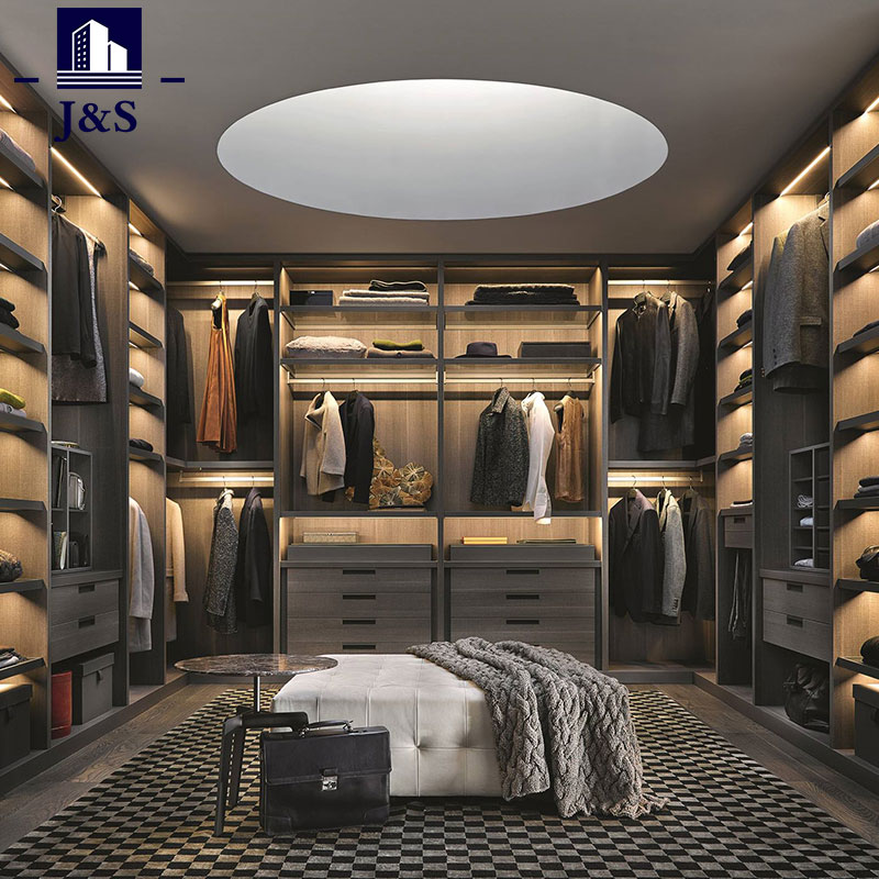 Napa Proyek Sampeyan Mbutuhake Walk in Closet?